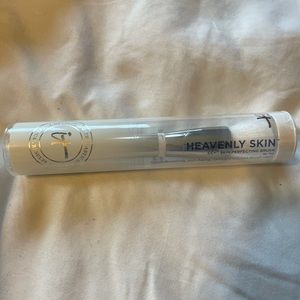 IT Cosmetics Heavenly Skin Perfecting Brush